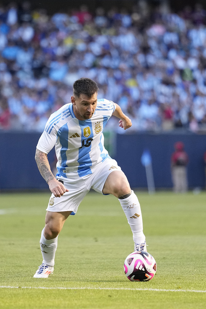 开始退役巡演？NBA官方为詹姆斯定制球衣，退役仪式倒计时