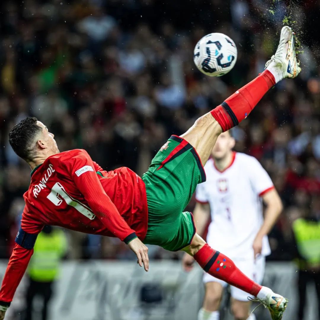 拉菲尼亚梅开二度，巴萨逆转皇马夺西超杯冠军