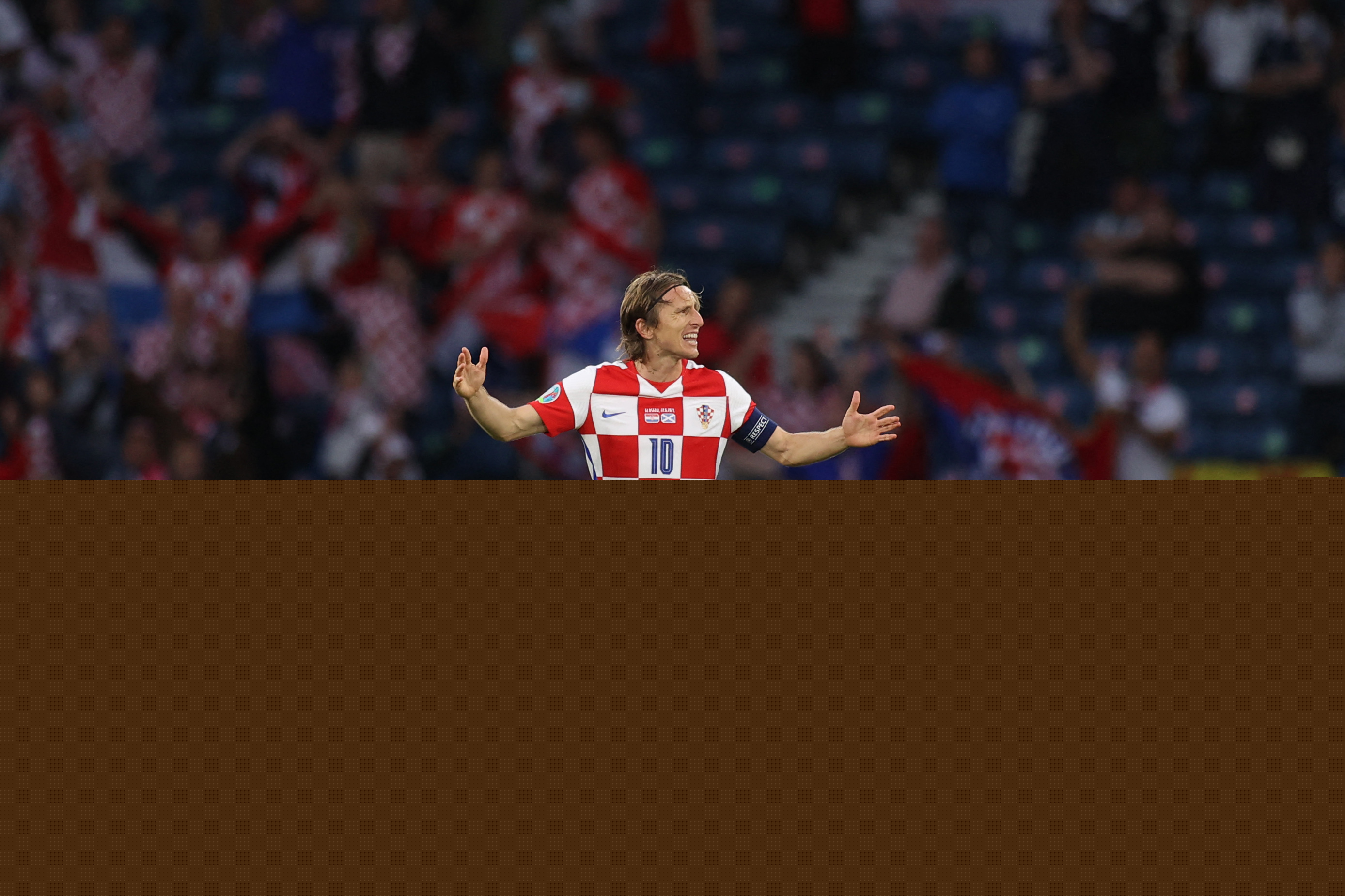 湖人不敌背靠背垫底国王，东契奇空砍42分，罪魁祸首不是詹姆斯也不是雷迪克，是体系