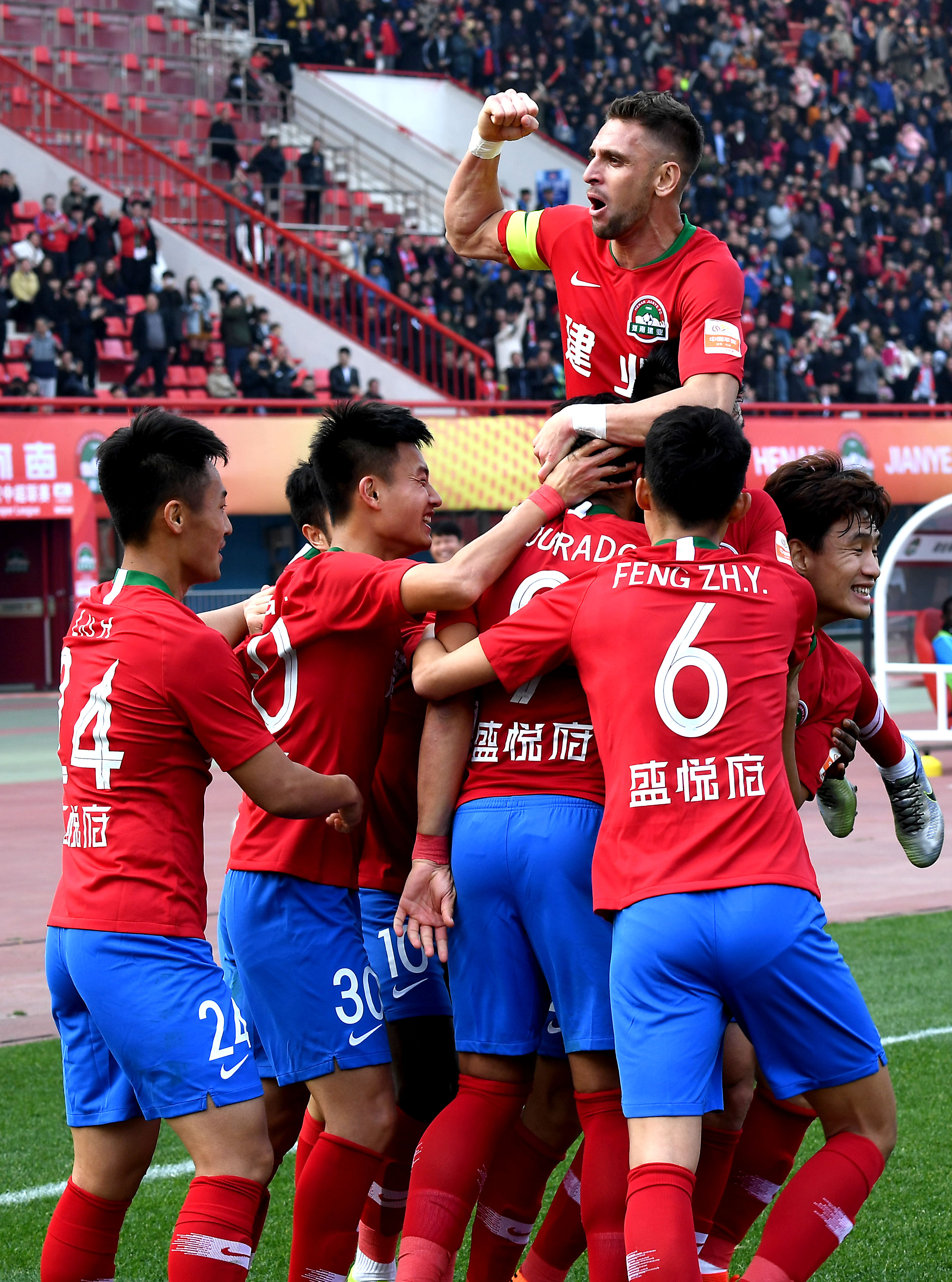 《女巨人游乐场》更新：新增对话系统与全新HUD界面！